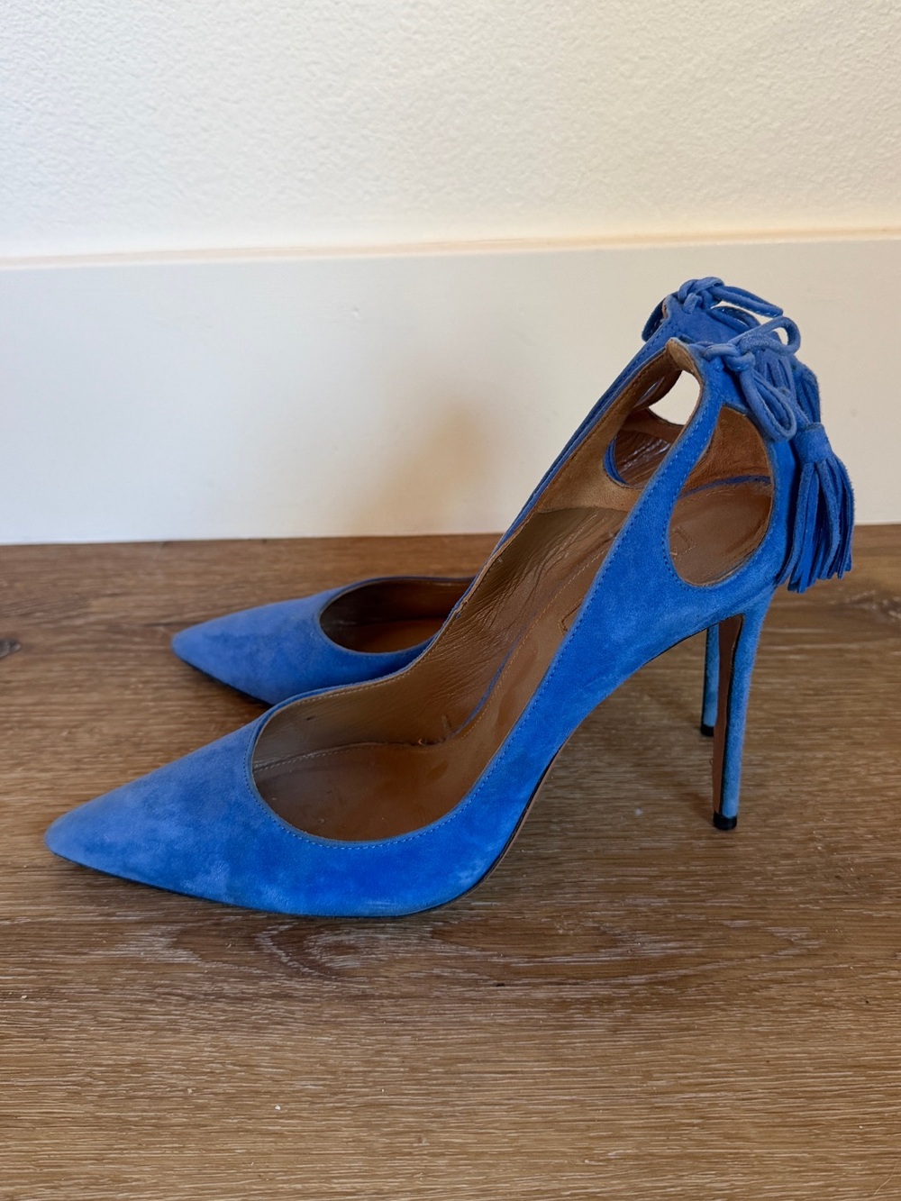 Aquazzura Blue Suede Pointed-Toe Stiletto Pumps with Tassel Tie size 38.5 used